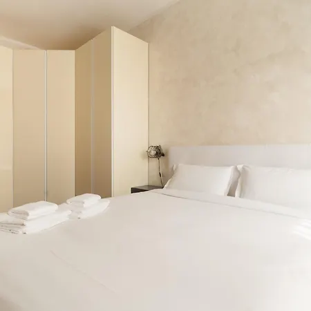 Guesthost - Fiera Cozy X4 Milán